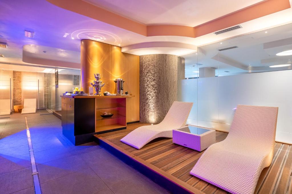 Część wypoczynkowa w obiekcie Hotel Chalet Del Brenta