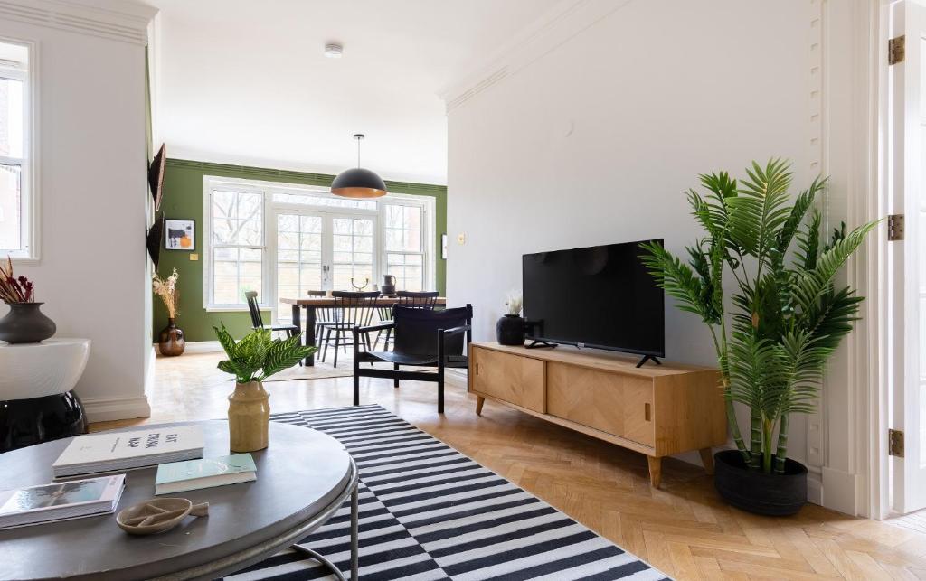 The Pimlico Townhouse - Modern & Spacious 2BDR Home with Garden & Gym