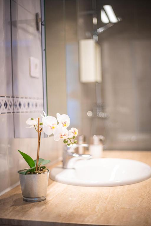 A bathroom at White Deluxe Caleta by Sea You There Fuerteventura