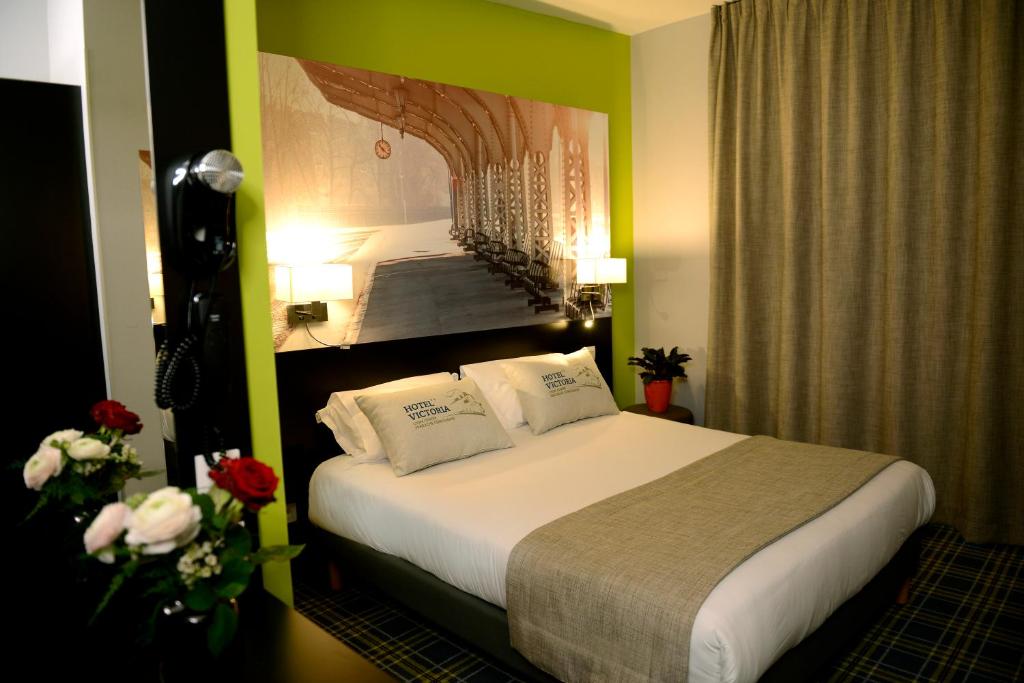 Postel nebo postele na pokoji v ubytování Hotel Victoria Lyon Perrache Confluence