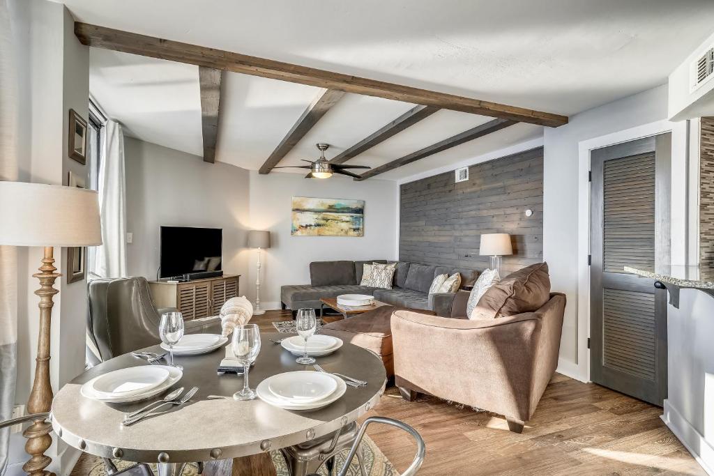 Aquavista Condominiums 705W by Book That Condo, Panama City Beach