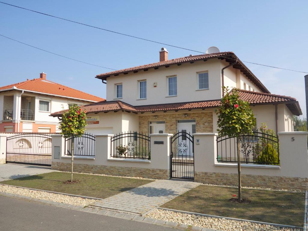 Aura Apartman - Studio Apartment