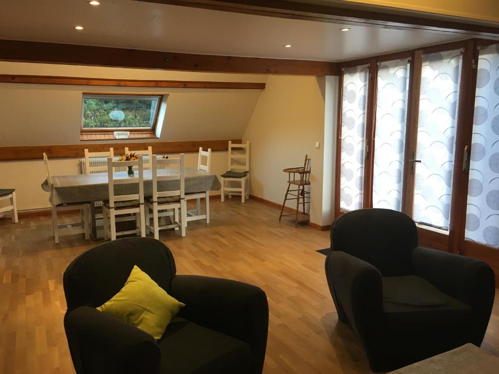 Posezení v ubytování Gîte de la Salamandre - 4 à 8 personnes - Climatisé