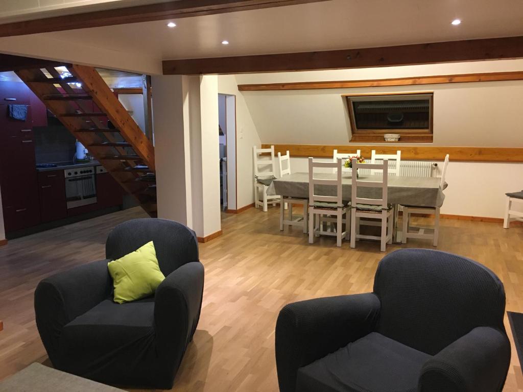 Posezení v ubytování Gîte de la Salamandre - 4 à 8 personnes - Climatisé