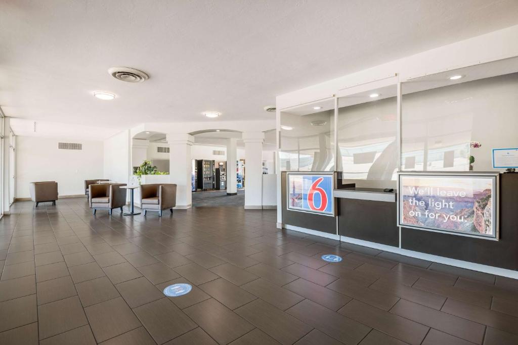 Vstupní hala nebo recepce v ubytování Motel 6-Tucson, AZ-Downtown