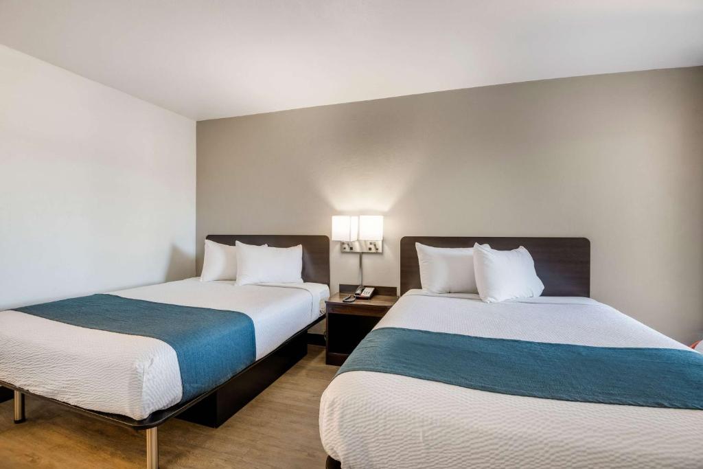 Postel nebo postele na pokoji v ubytování Motel 6-Tucson, AZ-Downtown