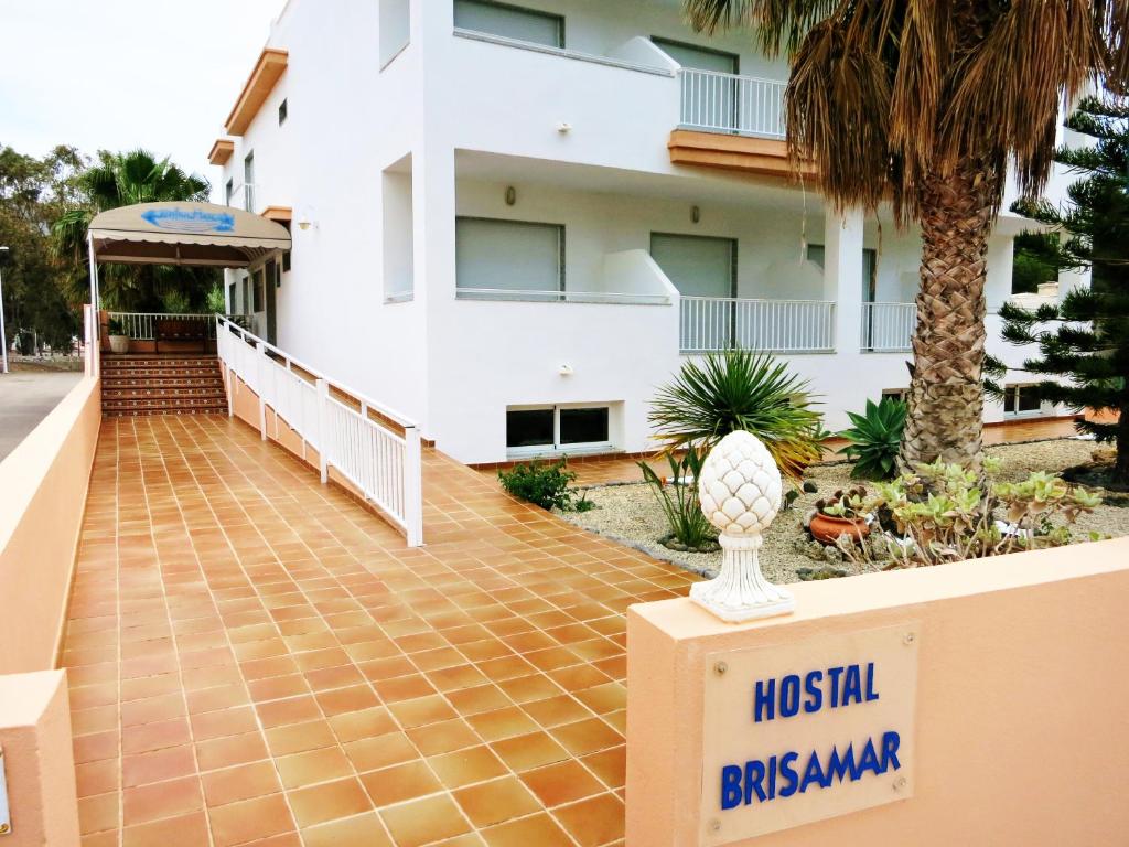 a building with a sign that reads hospital brisbane at Hostal Brisamar in San José