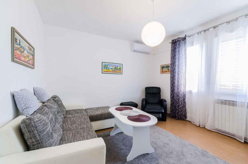 Posedenie v ubytovaní Apartment in Selce 39200