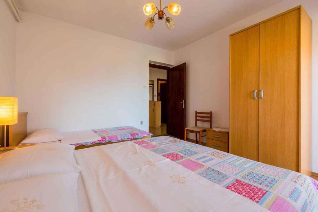 Posteľ alebo postele v izbe v ubytovaní Apartment in Crikvenica 14098