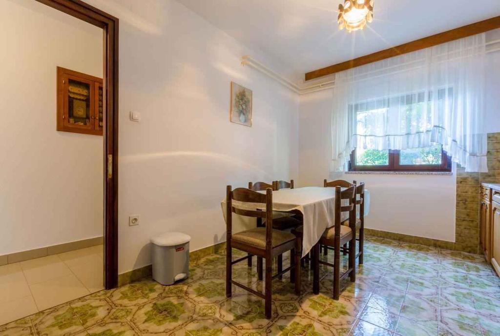 Fotografia z galérie ubytovania Apartment in Crikvenica 14098 v Dramalji
