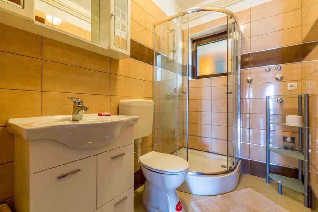 Kúpeľňa v ubytovaní Apartment in Crikvenica 14098