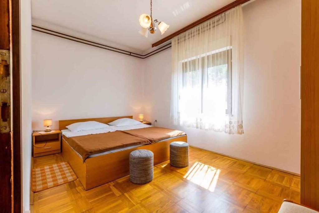 Posteľ alebo postele v izbe v ubytovaní Apartment in Crikvenica 14098