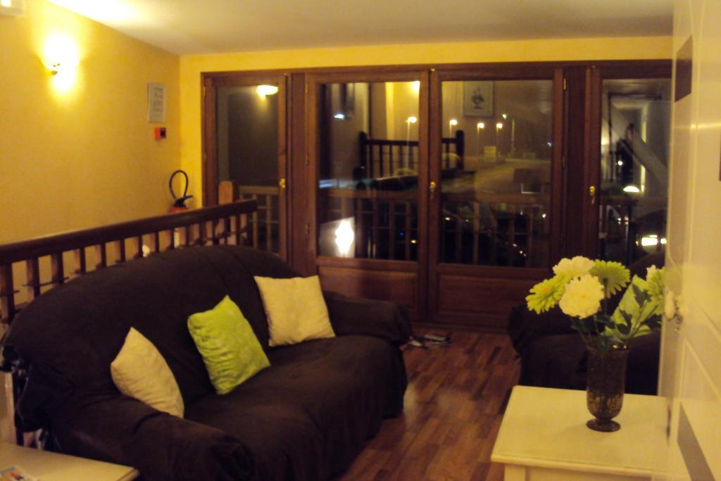 Istumisnurk majutusasutuses Logis Hôtel Les 3B