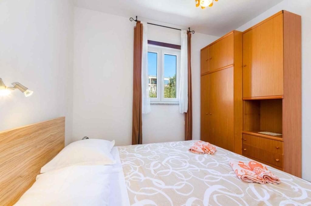 Postel nebo postele na pokoji v ubytování Apartments in Novi Vinodolski 15234