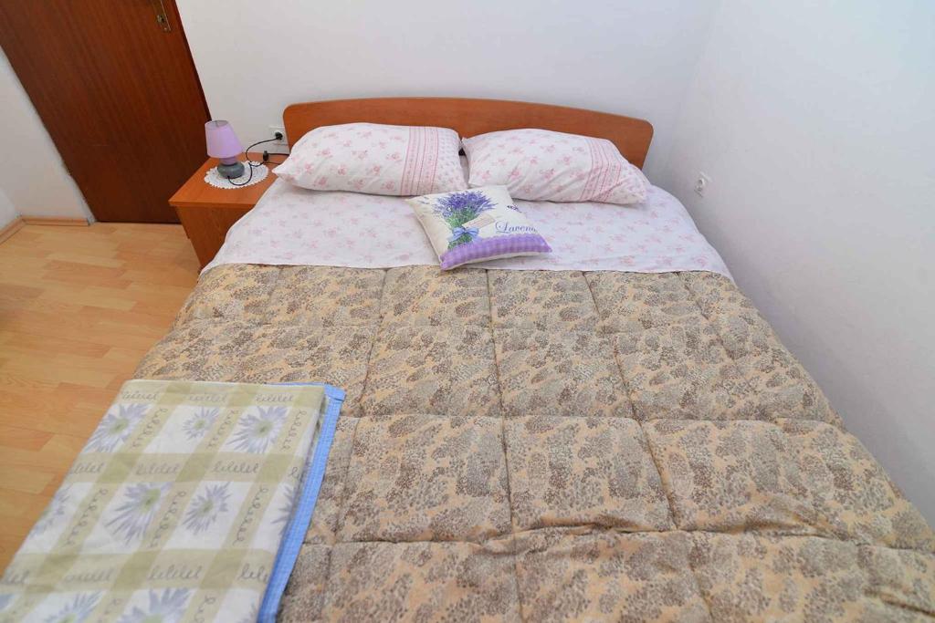 Postel nebo postele na pokoji v ubytování Apartment in Veli Losinj 14933