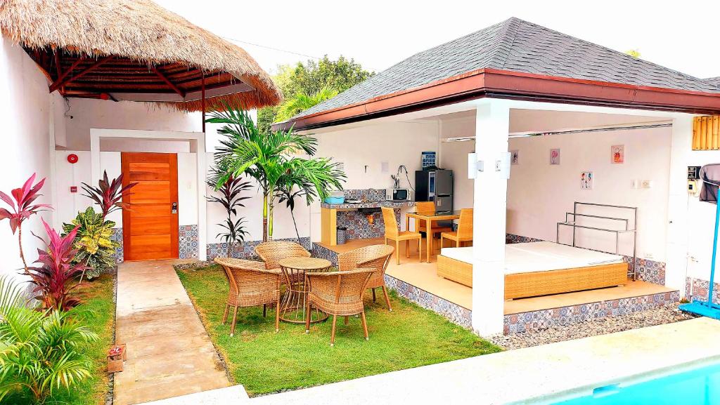 Bazén v ubytování Montecarlo Villas Panglao nebo v jeho okolí