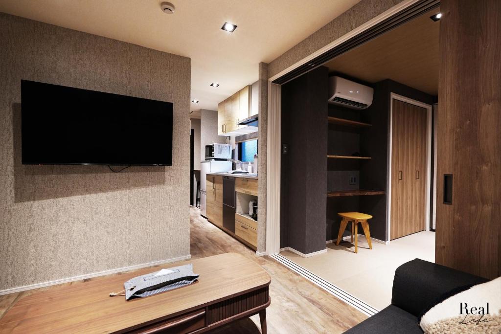 Real Life SANGENJAYA - Apartment With Terrace