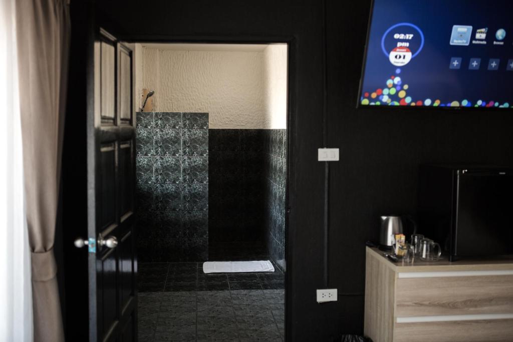 Big Boys' Bed & Burger - Patong Beach