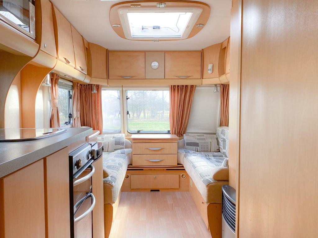 StayZo Large Modern, fully equipped Caravan at family friendly site - with Free Wi-Fi and Parking