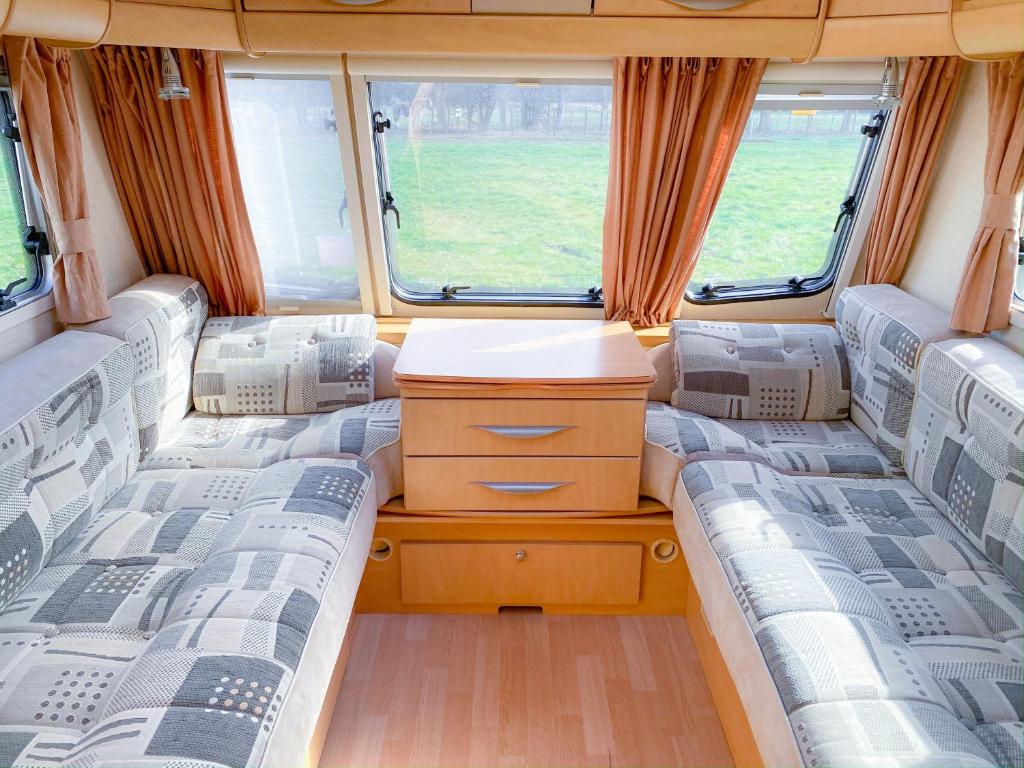 StayZo Large Modern, fully equipped Caravan at family friendly site - with Free Wi-Fi and Parking