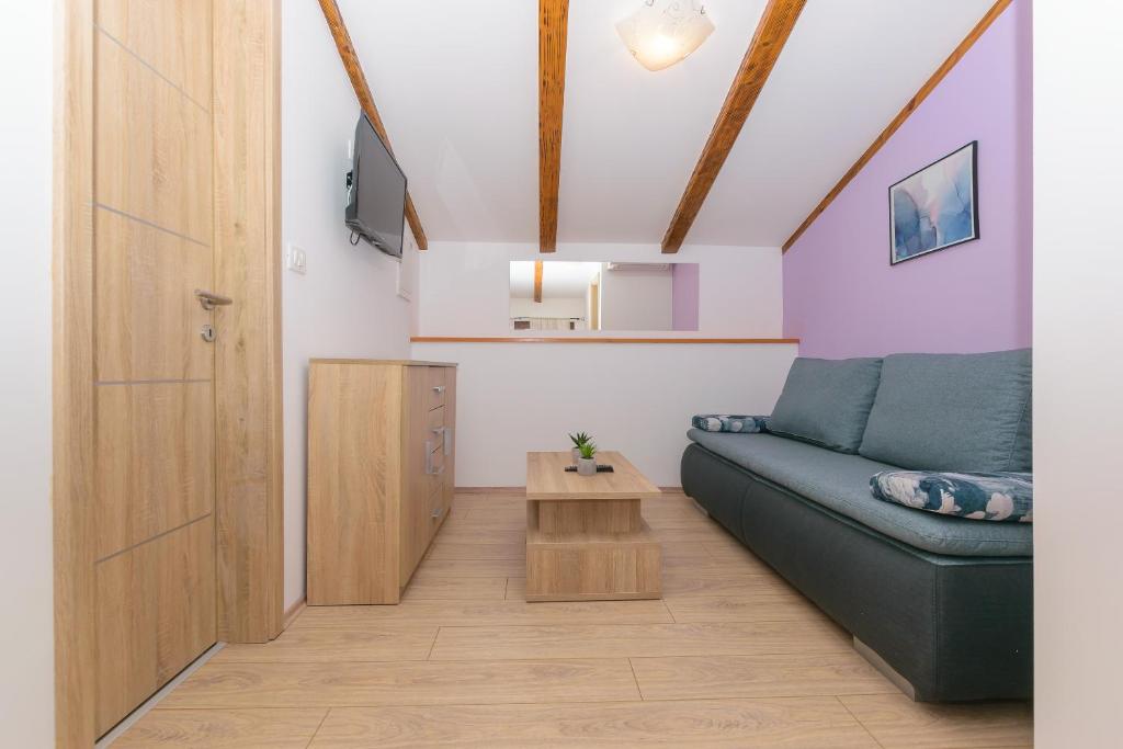 Posezení v ubytování Spacious holiday home Guran