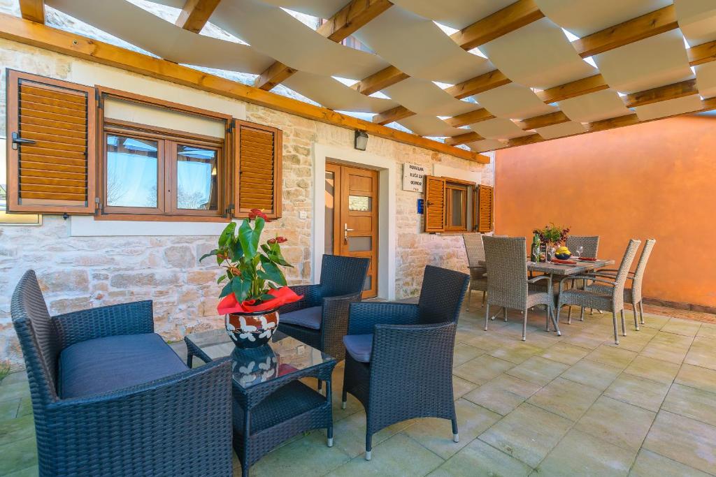 Posezení v ubytování Spacious holiday home Guran