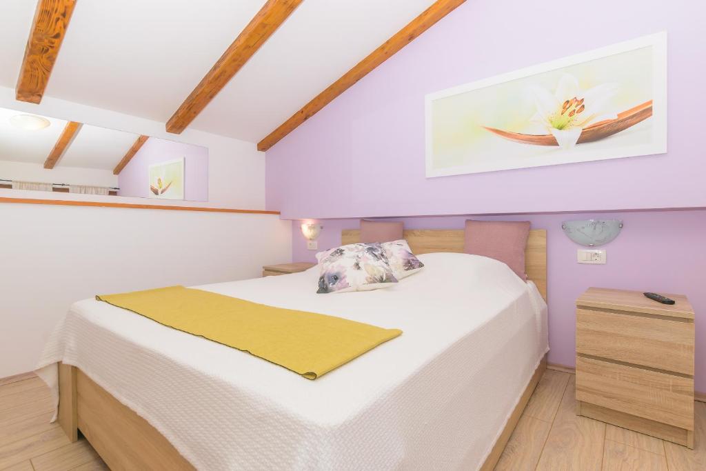 Postel nebo postele na pokoji v ubytování Spacious holiday home Guran