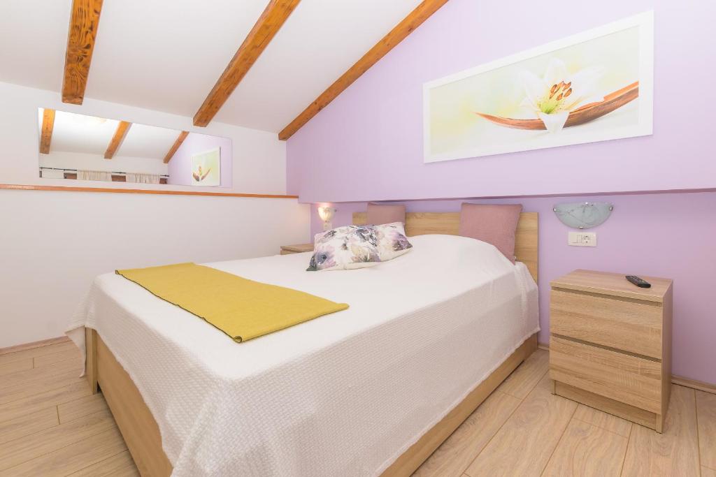 Postel nebo postele na pokoji v ubytování Spacious holiday home Guran