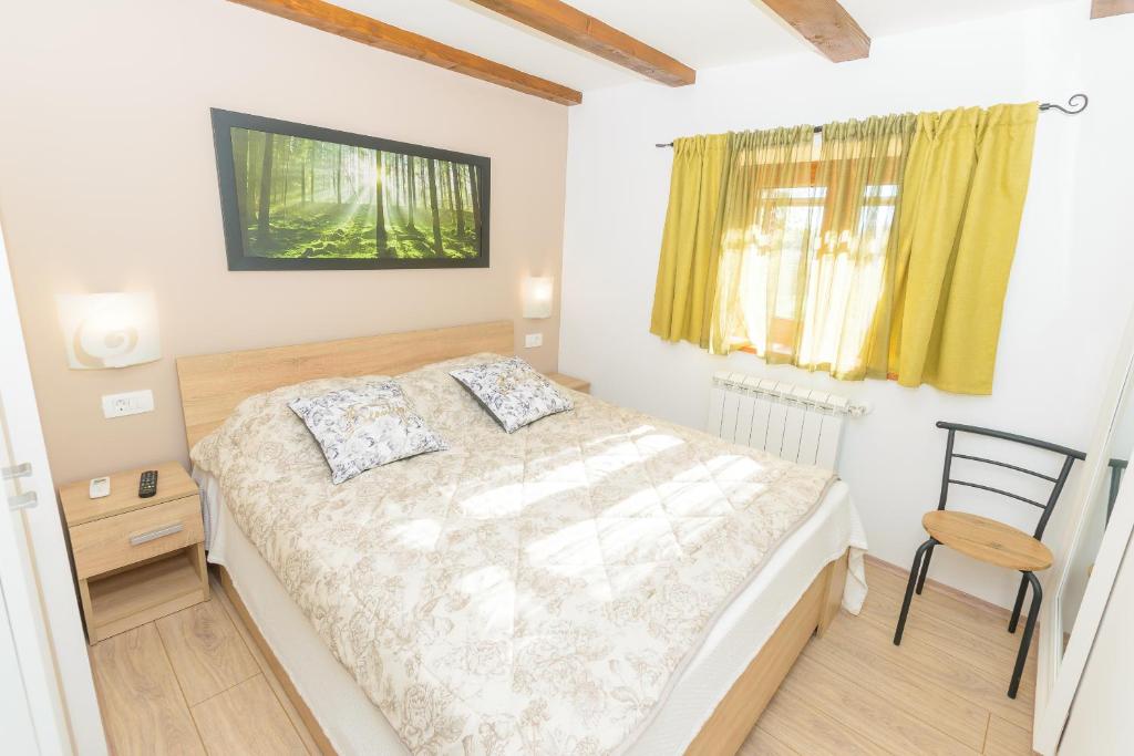 Postel nebo postele na pokoji v ubytování Spacious holiday home Guran