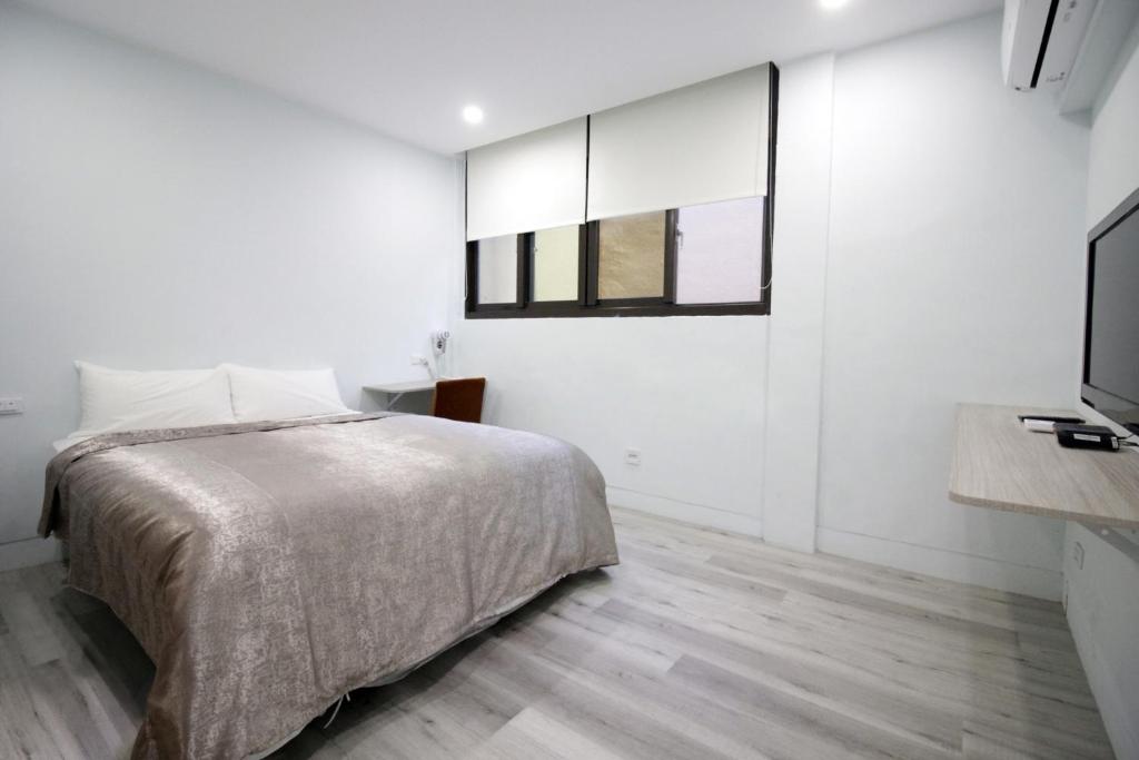 Postel nebo postele na pokoji v ubytování WE Hotel