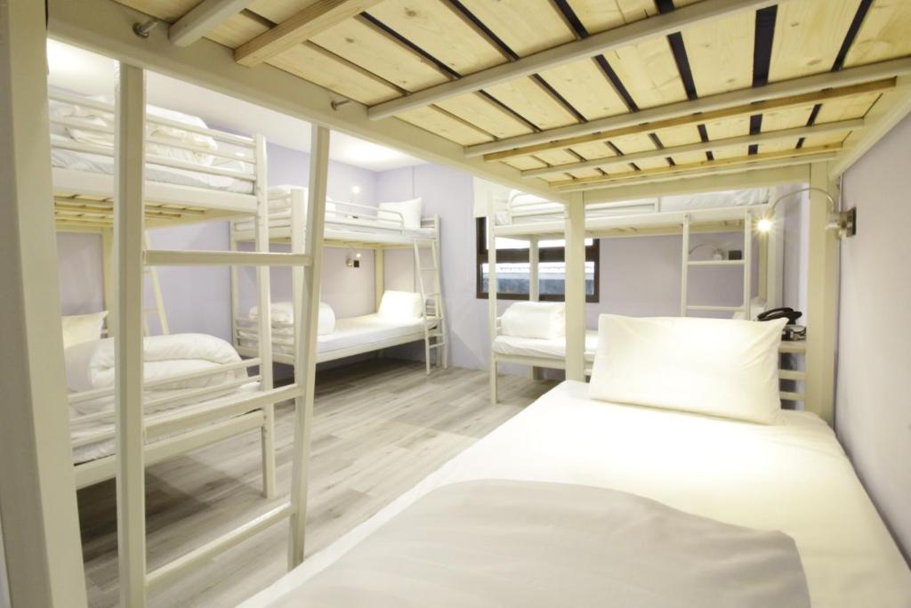 Postel nebo postele na pokoji v ubytování WE Hotel