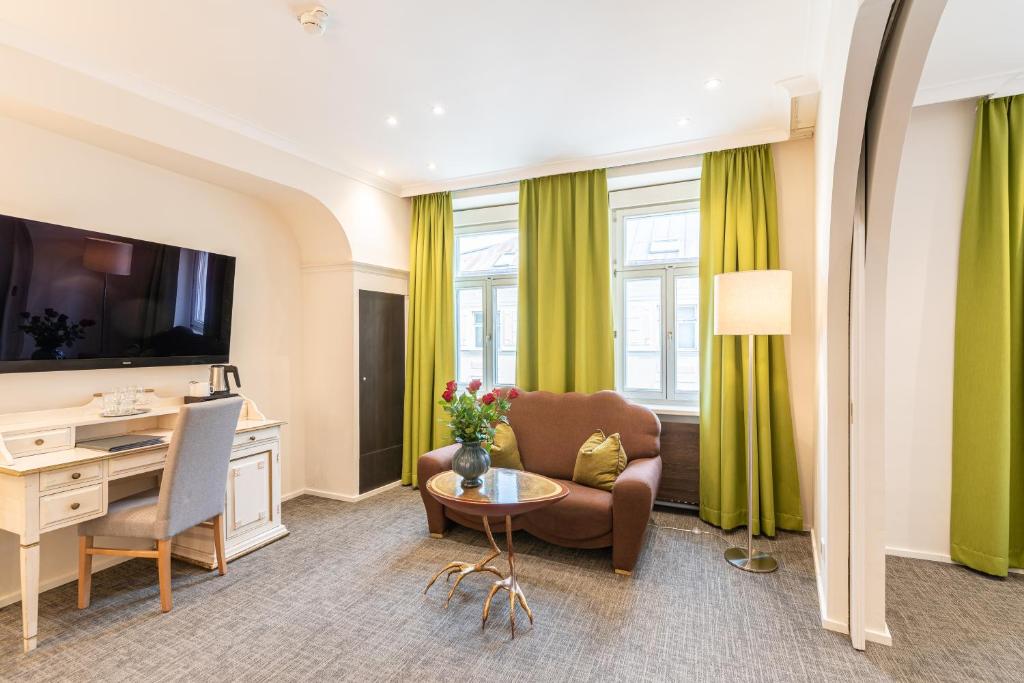 TV a/nebo společenská místnost v ubytování Altstadthotel Wolf-Dietrich
