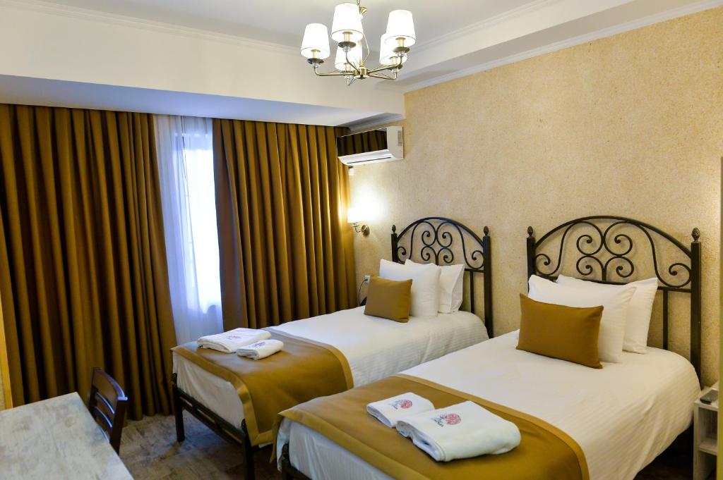 Postel nebo postele na pokoji v ubytování hotel Magnolia in the city centre