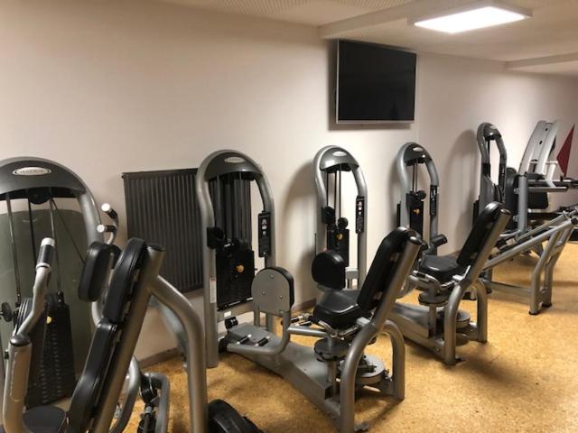 Fitness centrum a/nebo fitness zařízení v ubytování Hotel am Brünnchen