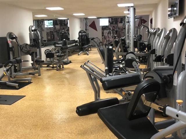 Fitness centrum a/nebo fitness zařízení v ubytování Hotel am Brünnchen