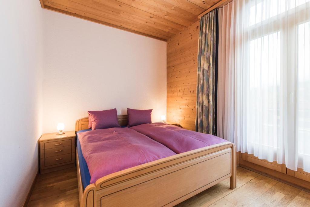 Postel nebo postele na pokoji v ubytování Hotel Alpenrose beim Ballenberg