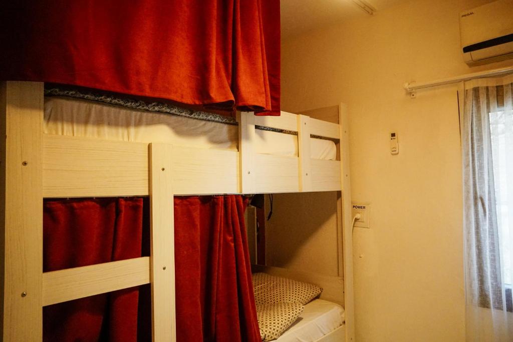 El Camino Hostel & Pub - Bed In 4-Bed Mixed Dormitory Room
