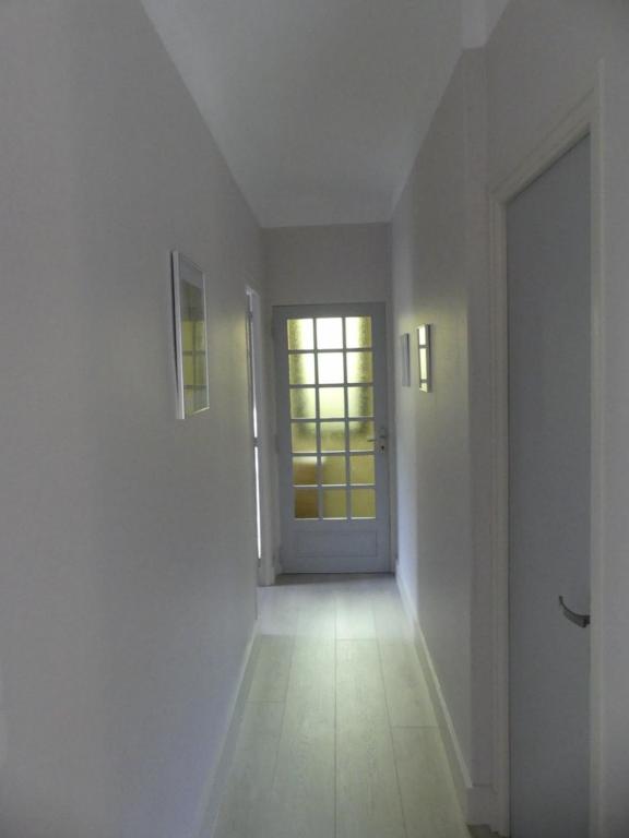 an empty hallway with a door and a window at BEL APPARTEMENT TYPE F3 in Amélie-les-Bains-Palalda
