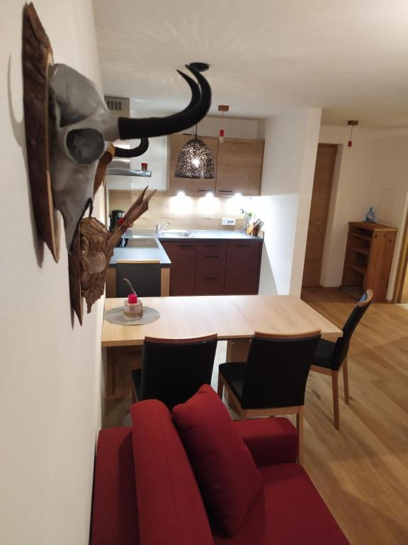 Kuchyň nebo kuchyňský kout v ubytování Apartments Ban Guggugg