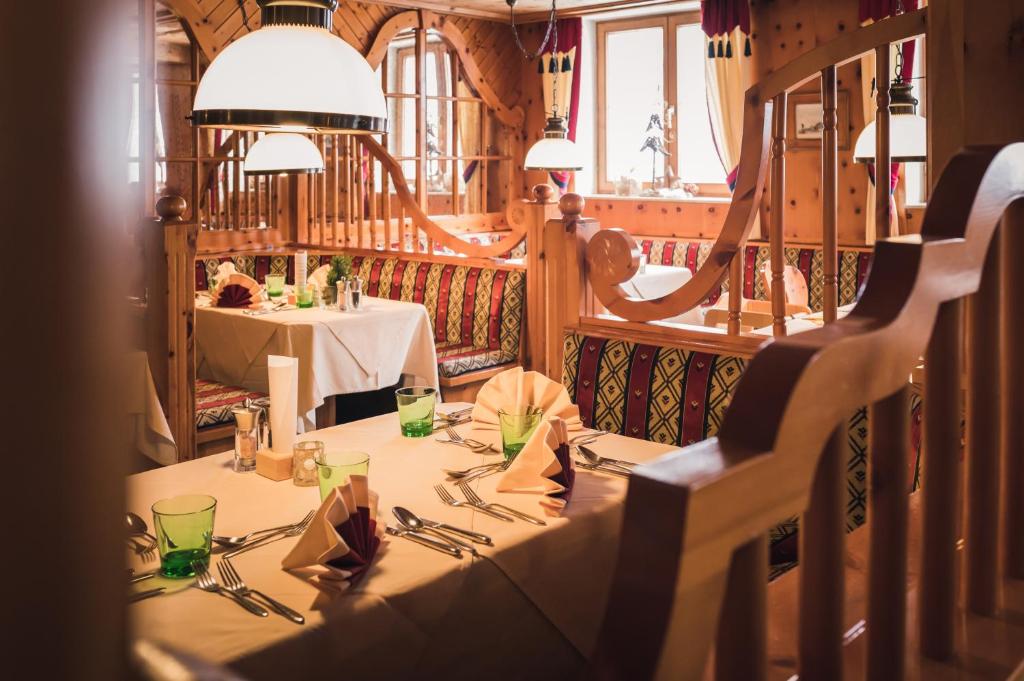 Restaurace v ubytování Hotel Enzian - Adults Only