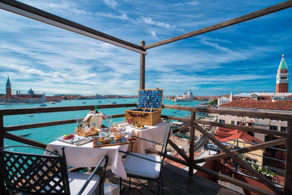 Balkón nebo terasa v ubytování Londra Palace Venezia