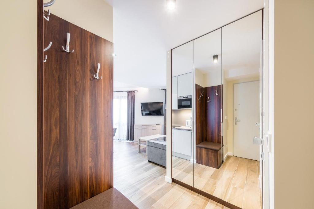 Televízia a/alebo spoločenská miestnosť v ubytovaní Deluxe Apartment Rakowicka 15 WAWELOFTS