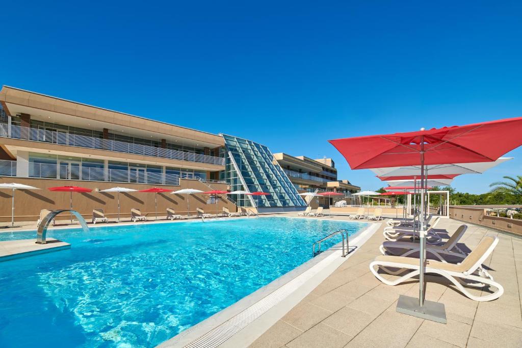 Bazén v ubytování Hotel Molindrio Plava Laguna nebo v jeho okolí