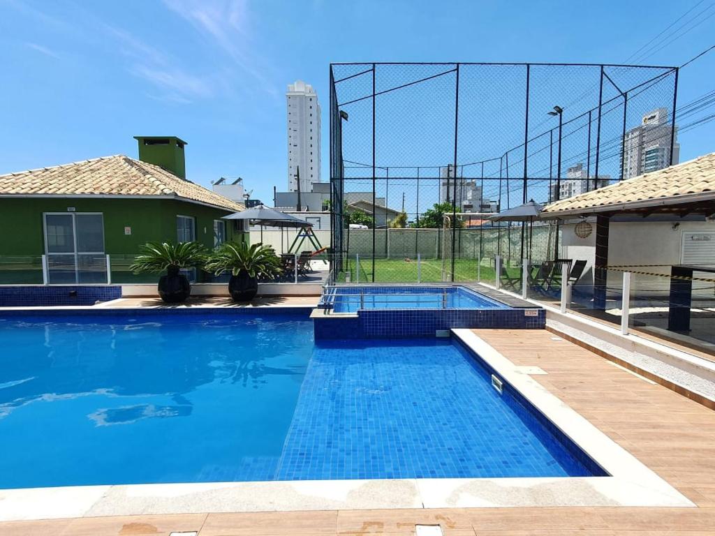 Apto Piçarras com piscina