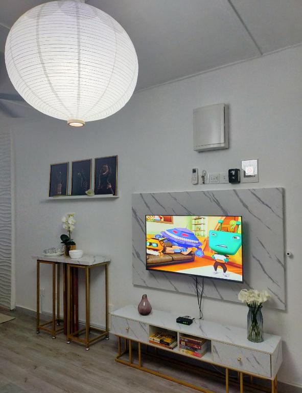 TV a/nebo společenská místnost v ubytování Maya Homestay Putrajaya @ Twelve