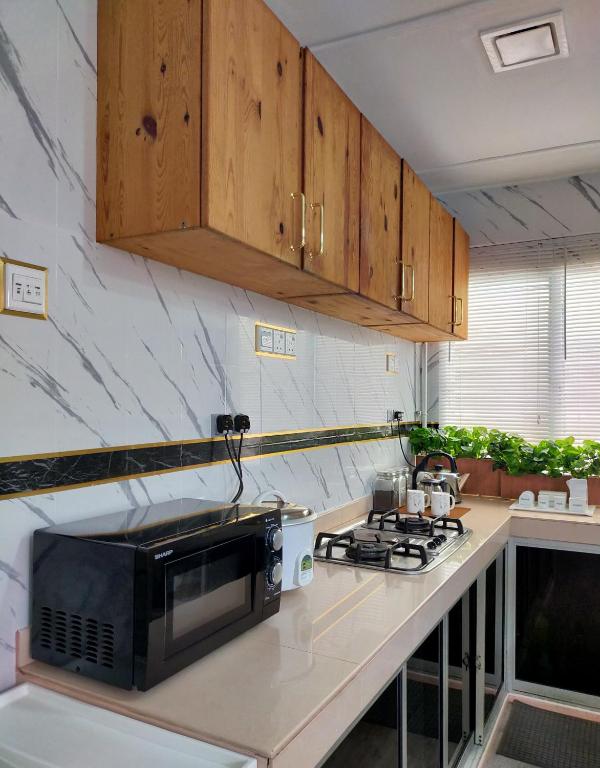 Kuchyň nebo kuchyňský kout v ubytování Maya Homestay Putrajaya @ Twelve