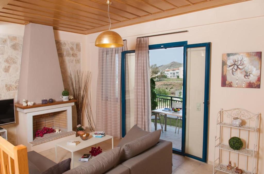 A seating area at Peonia and Ortansia Villas - Few Steps from the beach