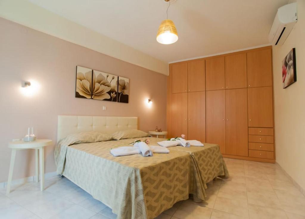 A bed or beds in a room at Peonia and Ortansia Villas - Few Steps from the beach