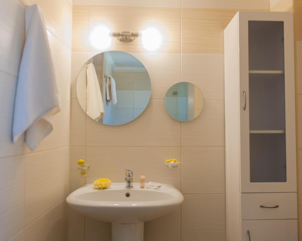 A bathroom at Peonia and Ortansia Villas - Few Steps from the beach