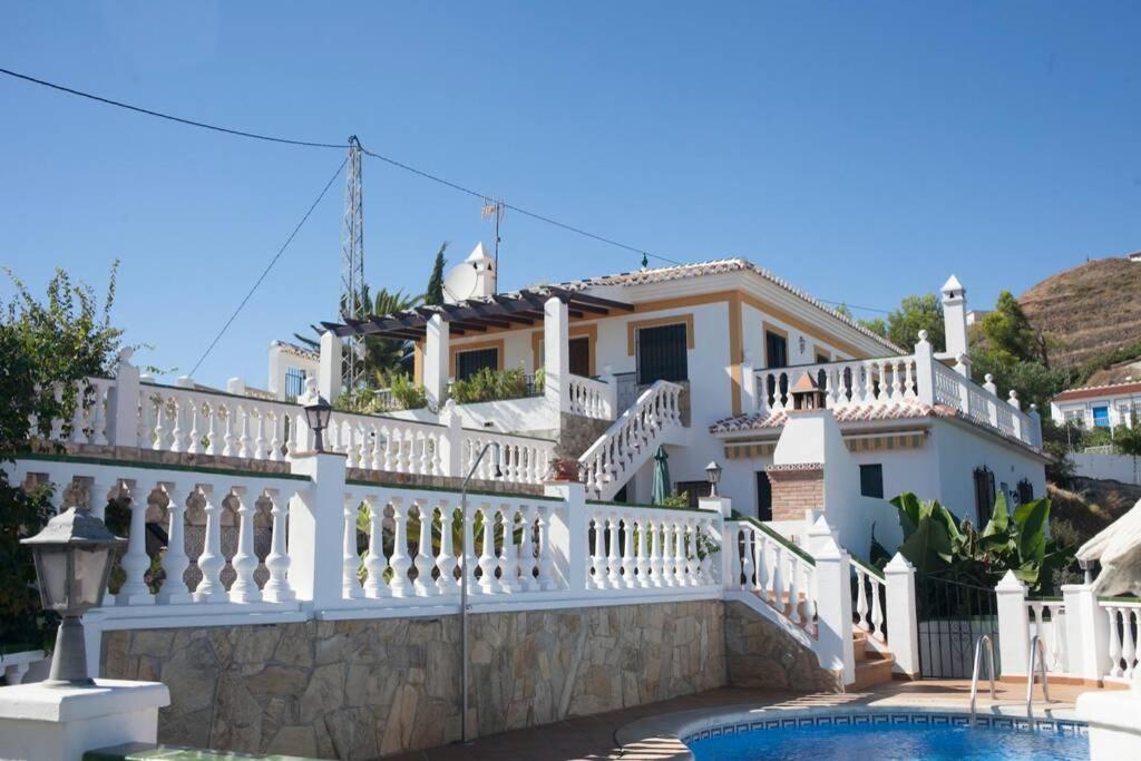 VILLA CEREZO